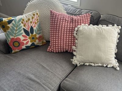 4 decorative throw pillows
