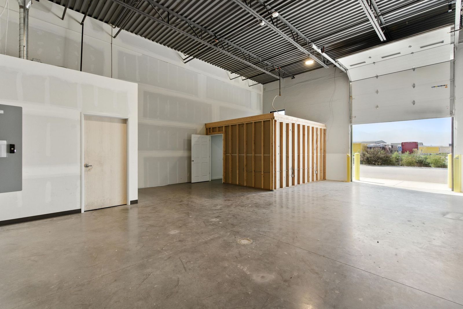 Warehouse in Springville with Office