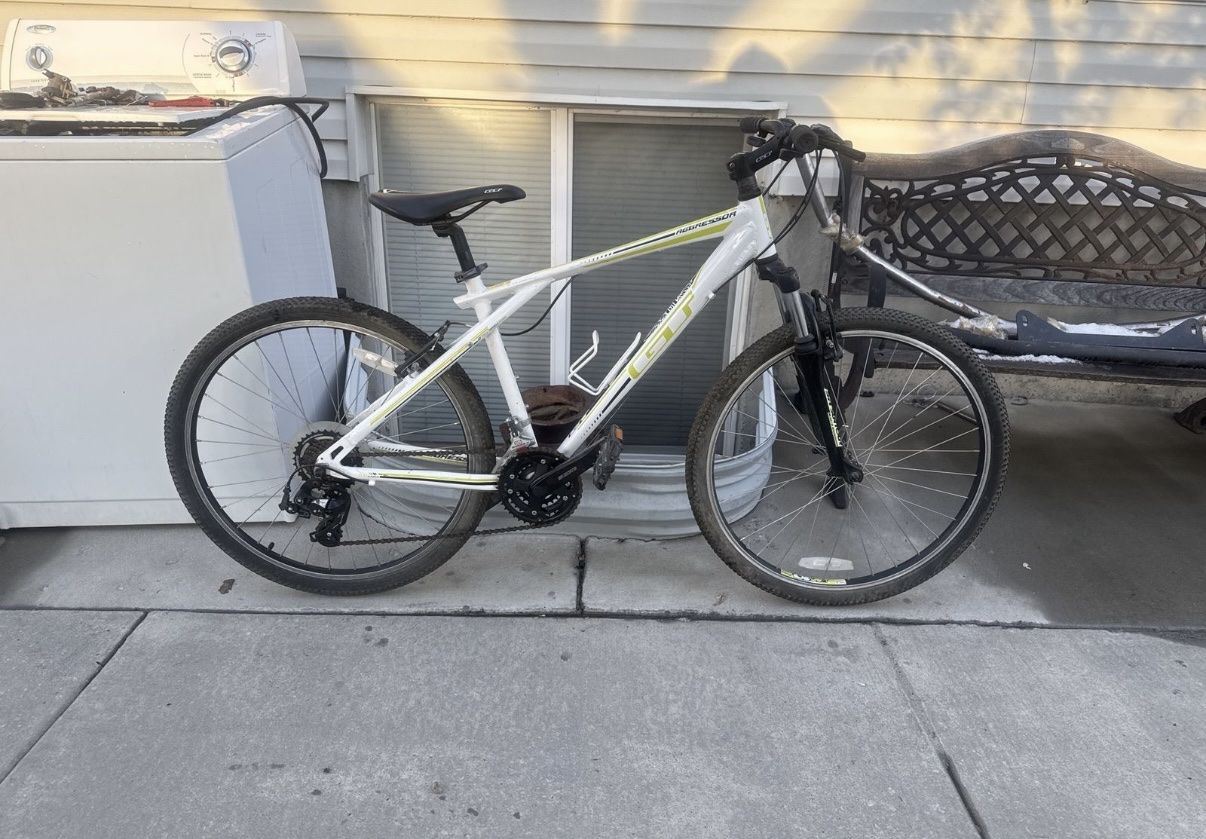 Gt aggressor 3.0 mountain bike