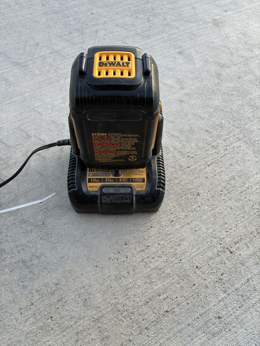 2 Dewalt DCB404 40V MAX 4Ah Lithium-Ion Batteries and Charger