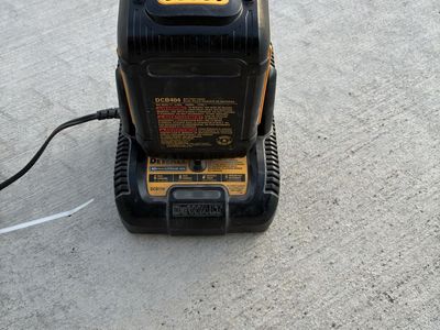 2 Dewalt DCB404 40V MAX 4Ah Lithium-Ion Batteries and Charger