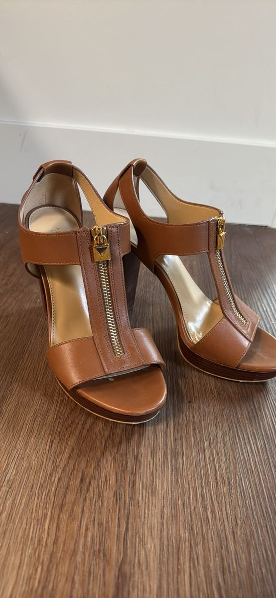 Brown platform sandals Size 6