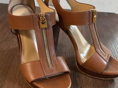 Brown platform sandals Size 6