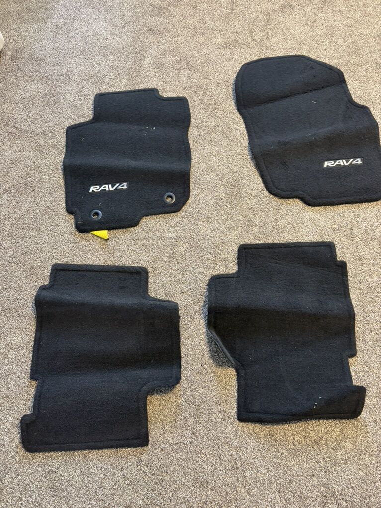 Toyota Rav4 2013-2018 Black Carpet Floor mats