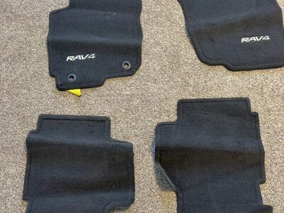 Toyota Rav4 2013-2018 Black Carpet Floor mats