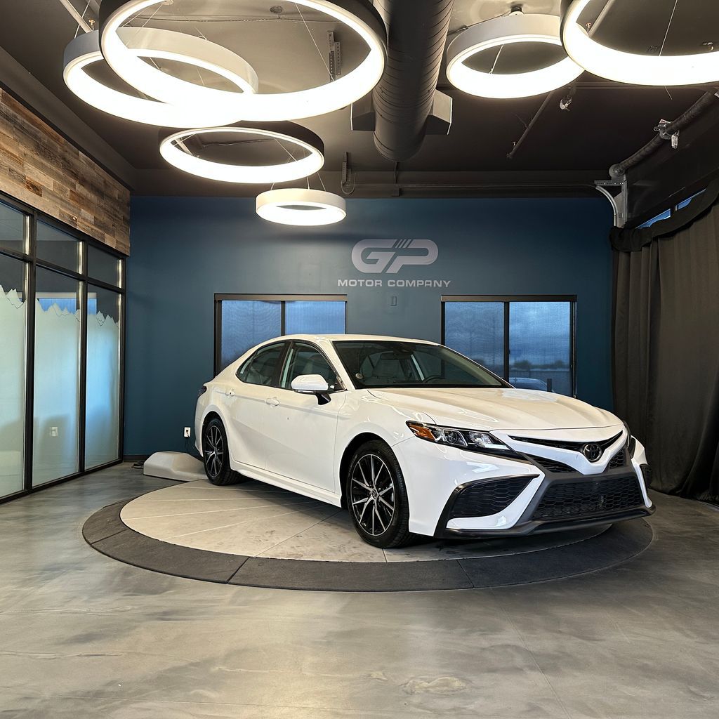 2022 Toyota Camry SE