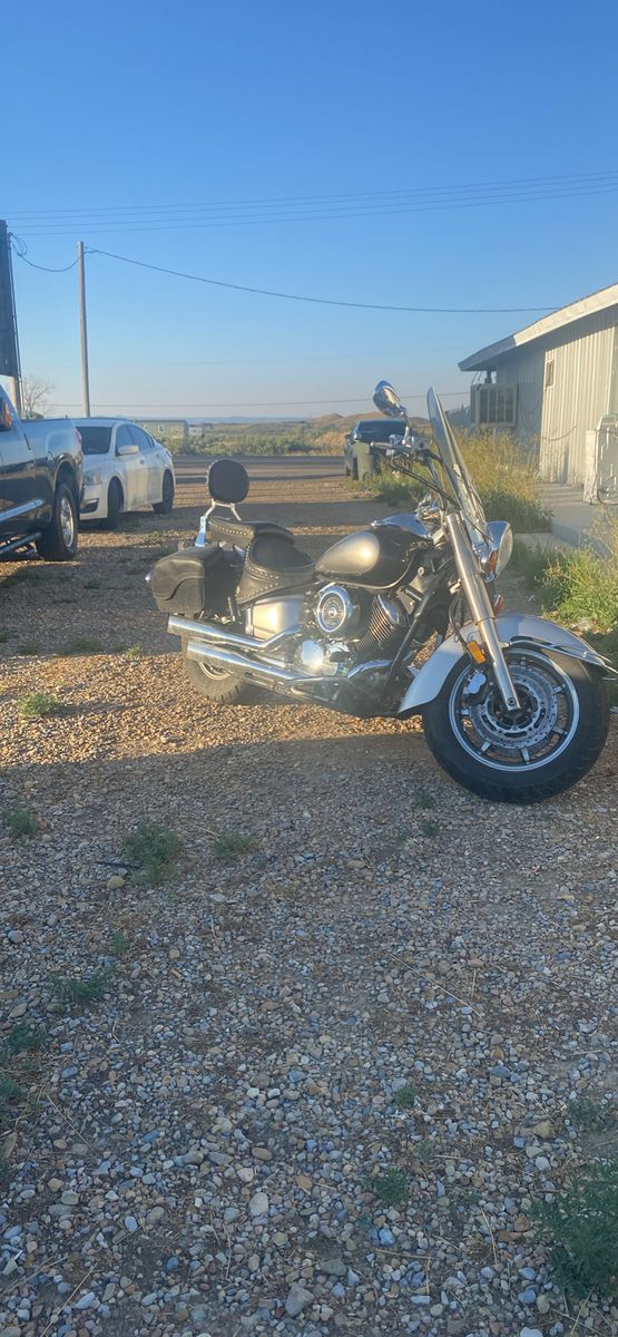 Yamaha V-Star 1100 Classic Cruiser Motorcycle with Windshield & Saddlebags