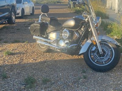 Yamaha V-Star 1100 Classic Cruiser Motorcycle with Windshield & Saddlebags