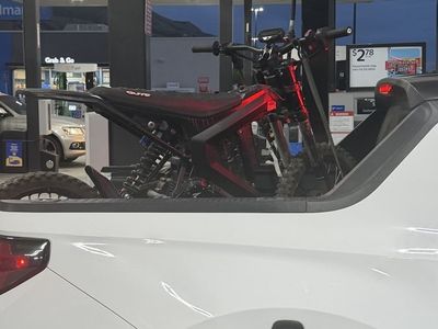 Rawrr mantis X Electric Dirt Bike - Black, Excellent Condition