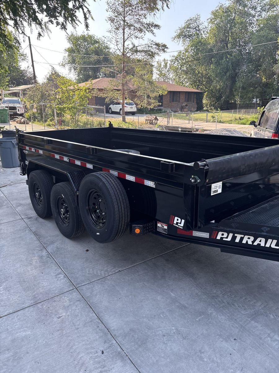 Pj Dump trailer 7x14 15.5k spreader gate hydro jack fast.