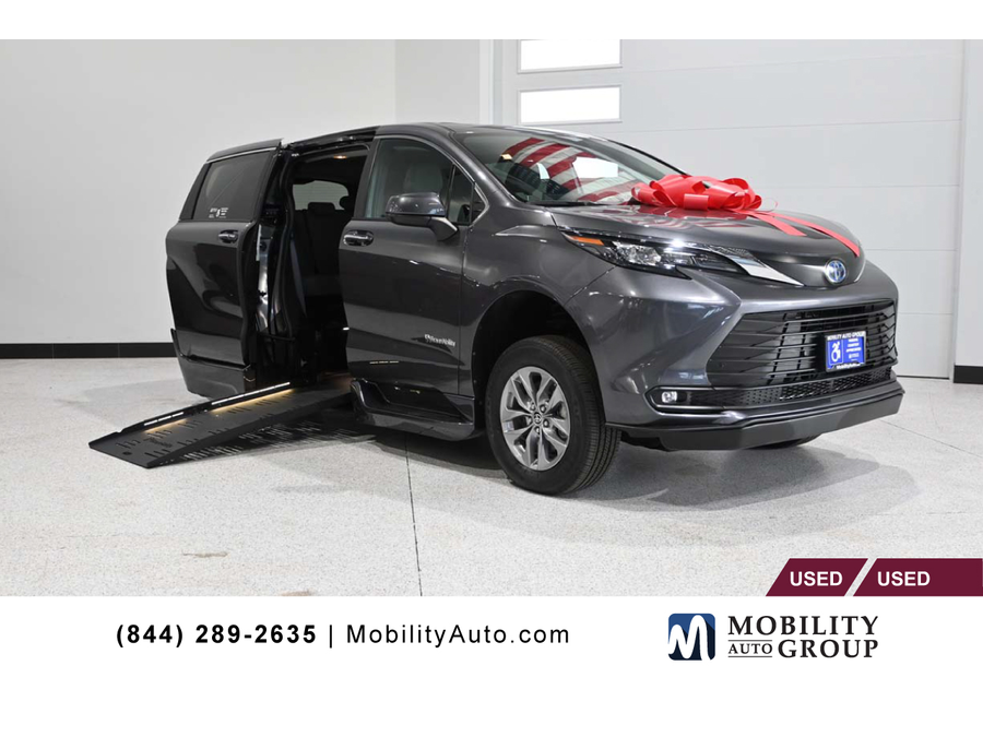 2025 Toyota Sienna XLE 8-Passenger