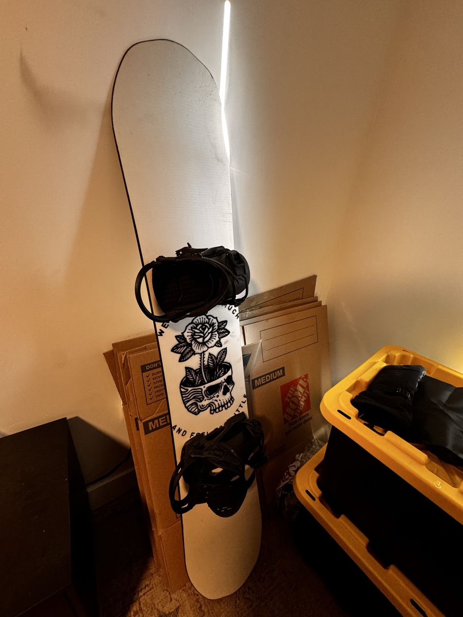 Chamonix Snowboard with Skull & Roses Graphic and Arbor Bindings