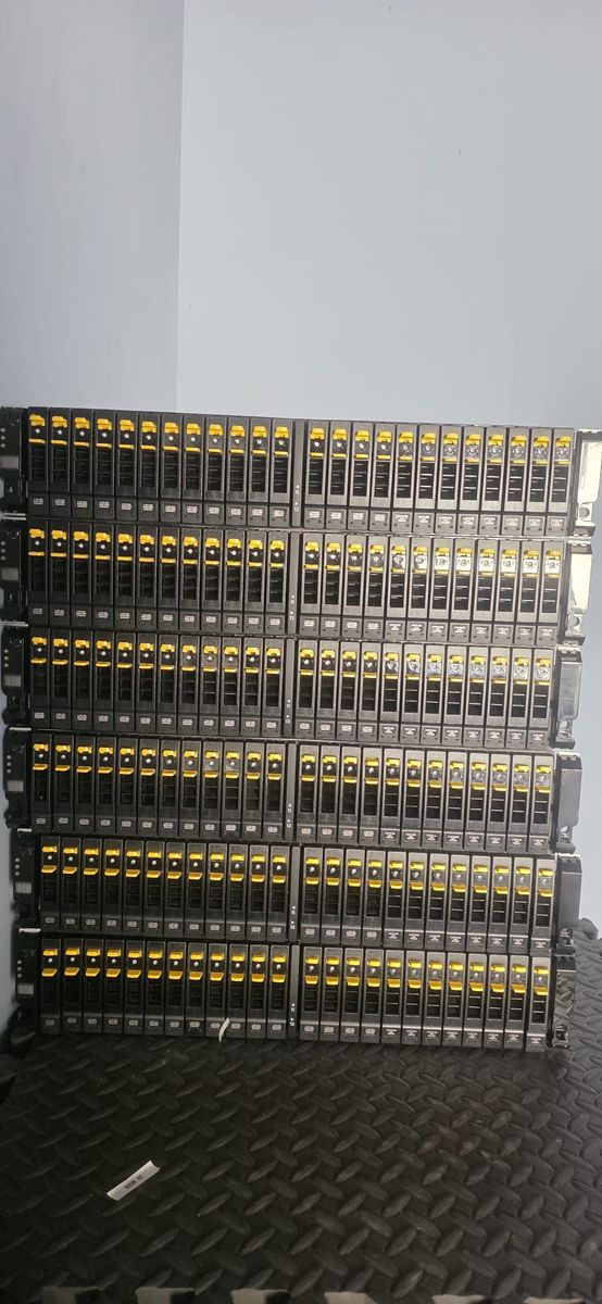 HP 3PAR STORESERV 8000 no drives inclueded