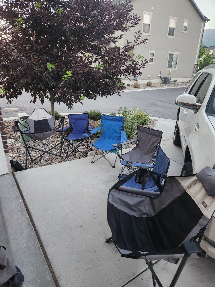 6  adult sized camp chairs!