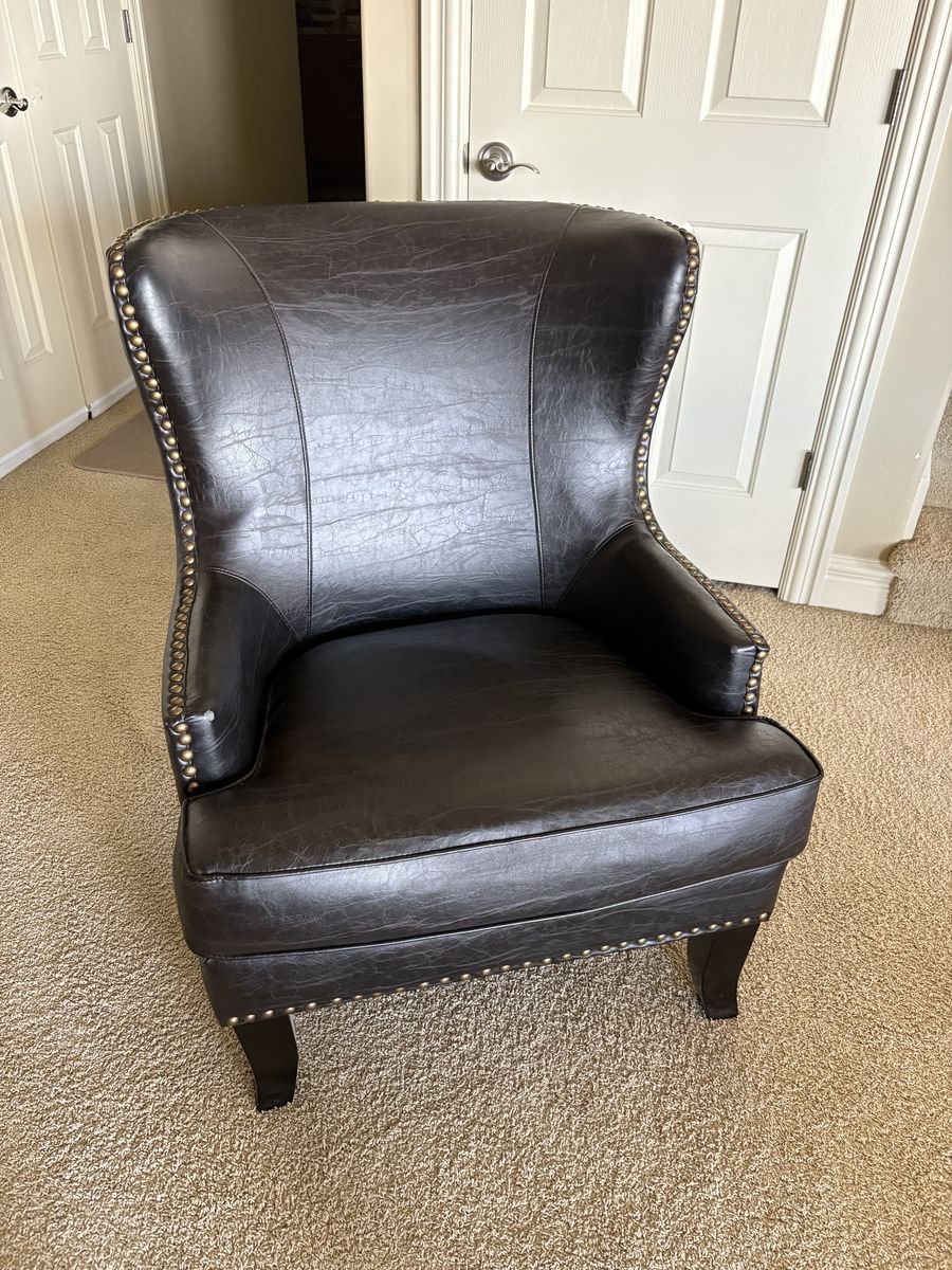 Porter Designs Grant Black Leather Accent Chair $350 cash/venmo in Draper