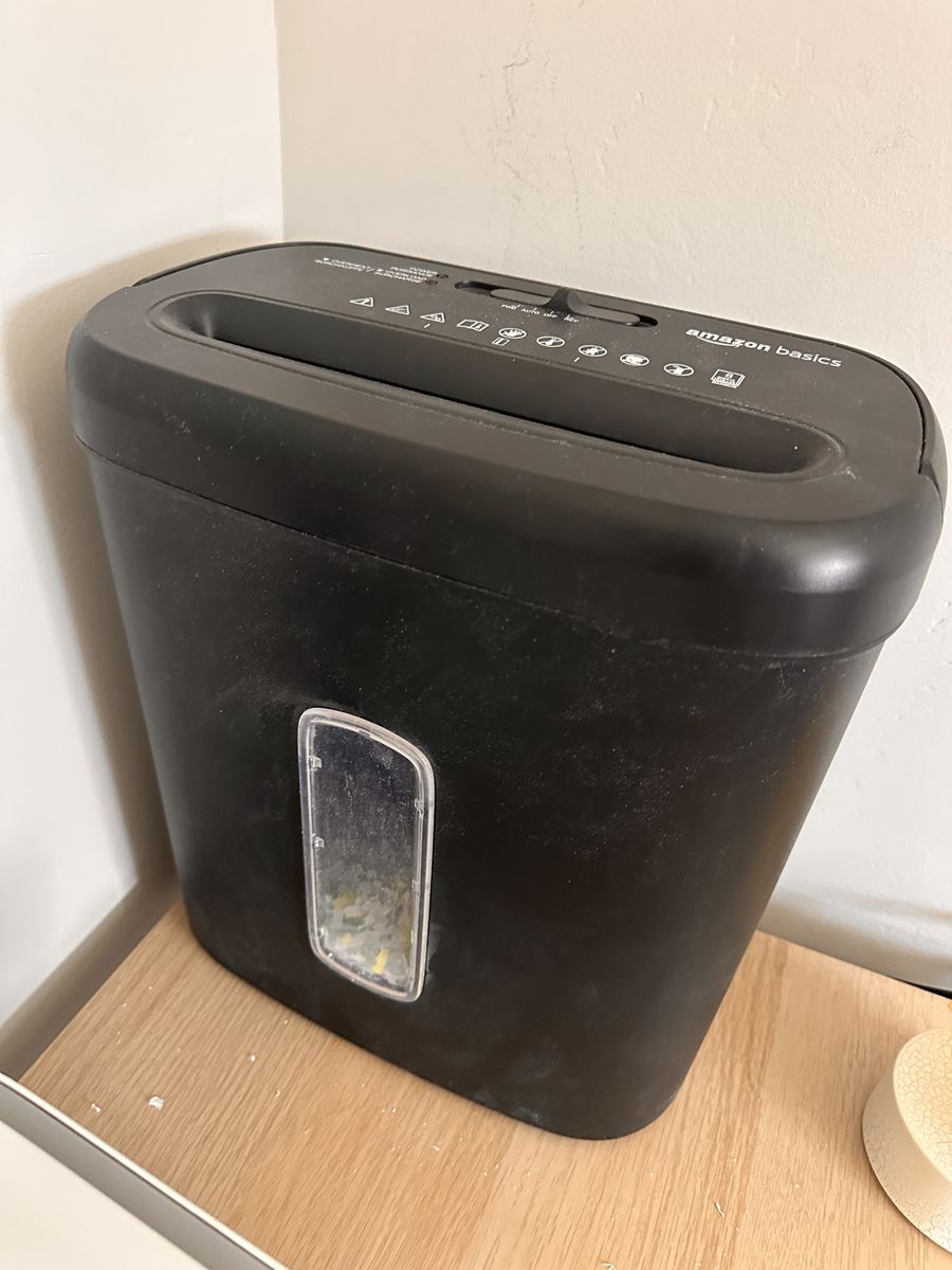 Amazon Basics 8-Sheet Capacity Paper Shredder, Cross-Cut, Black