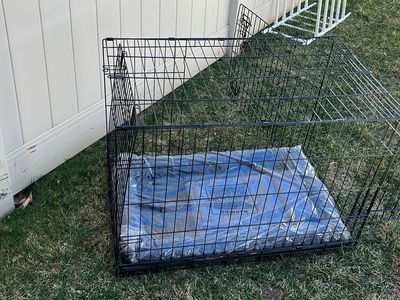 New MED Dog Crate W/bed