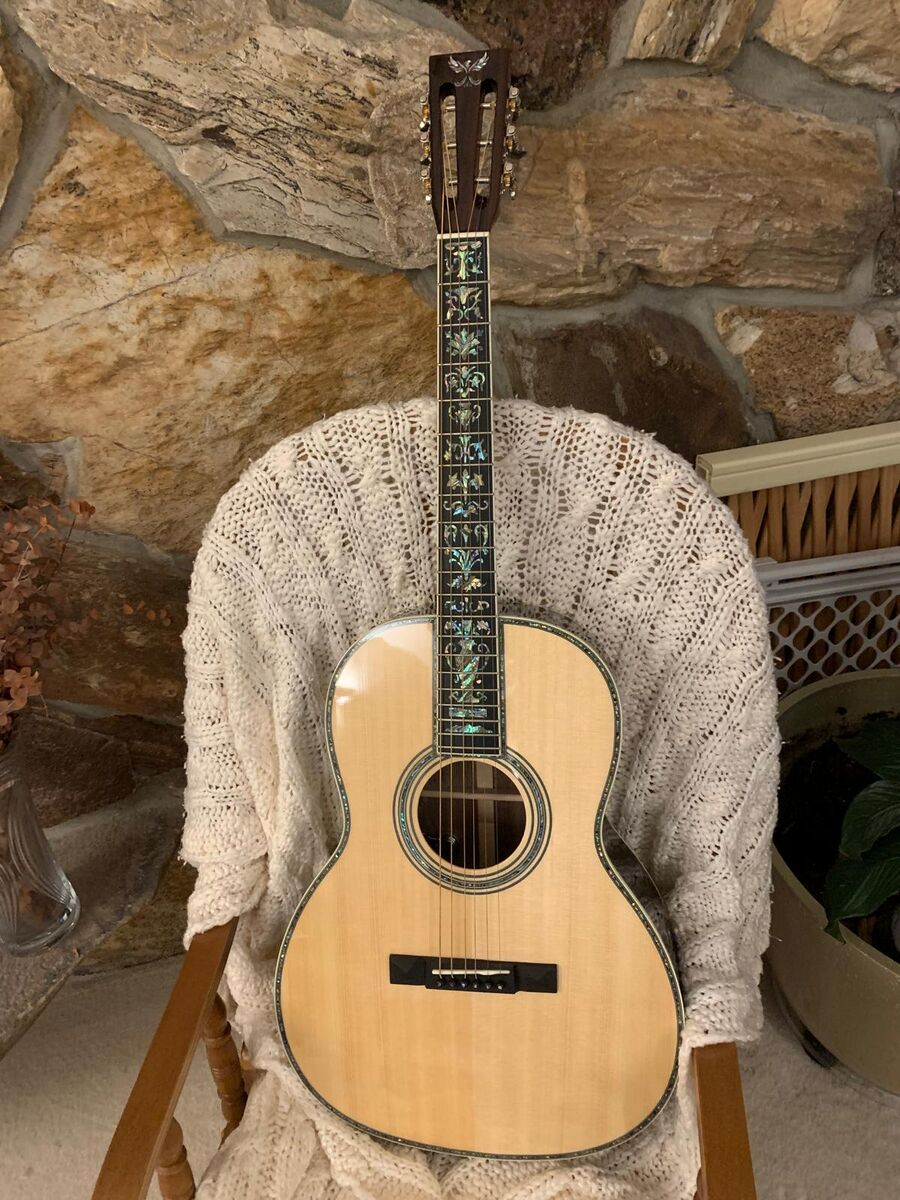 ***AMAZING ROSEWOOD 000 STYLE GUITAR W ELECTRONICS AND HARDSHELL CASE (LIKE 000-28 OR OM MARTIN)***