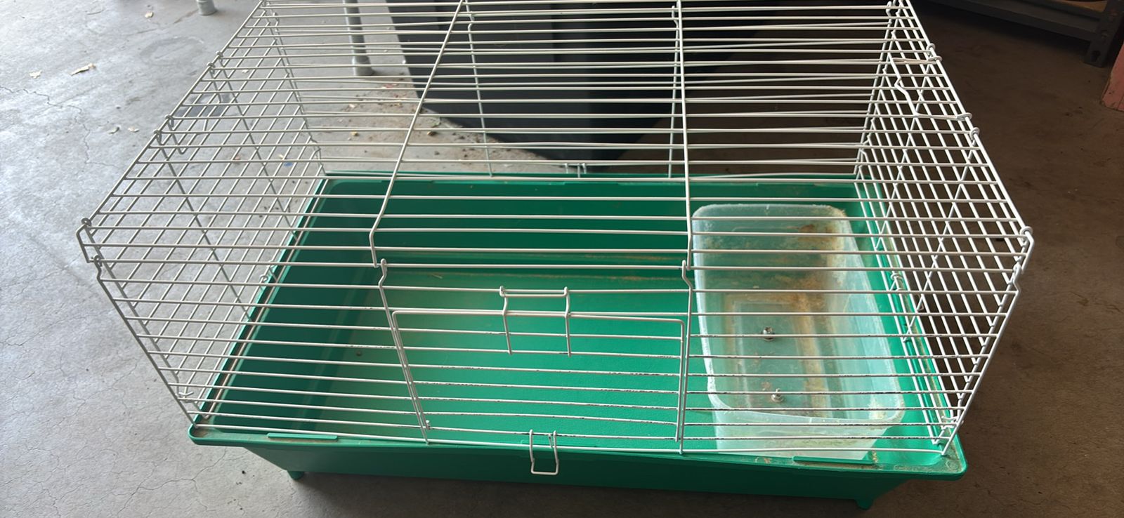 Small Animal / Bunny Cage with Green Base & Clear Tray
