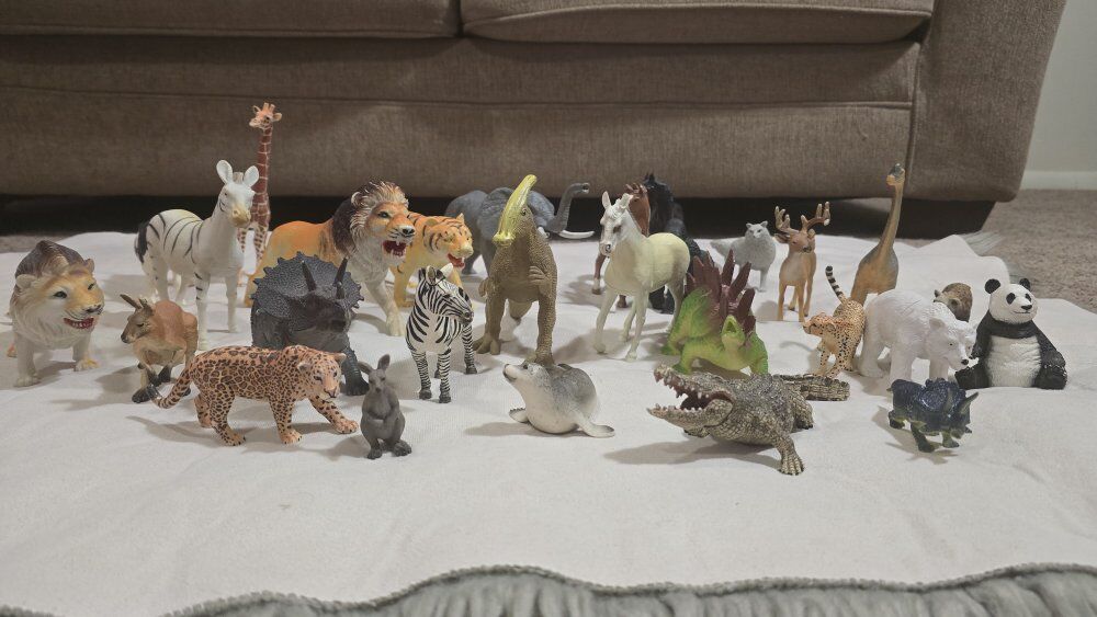 Huge Zoo Animal Figure Lot
