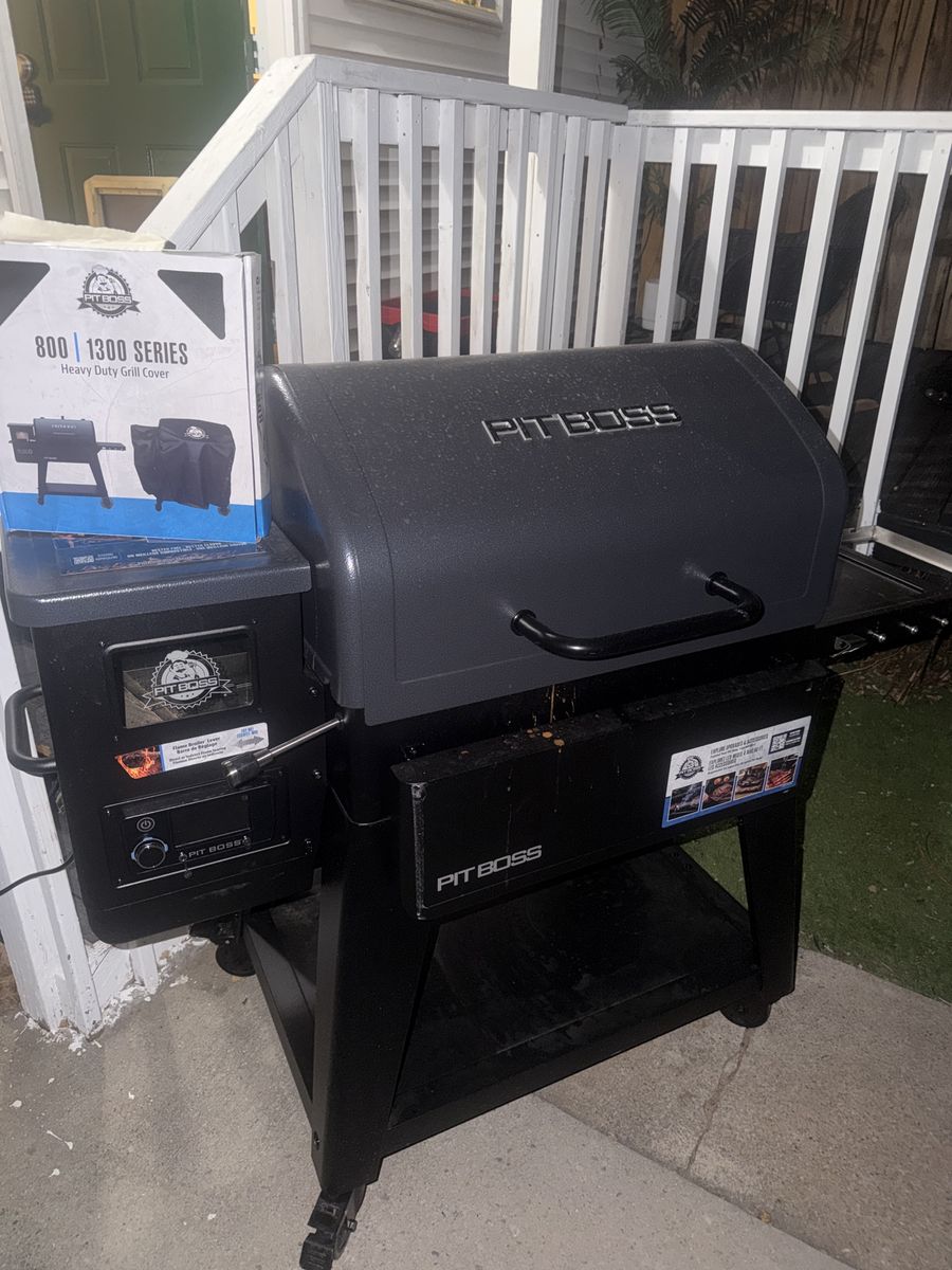 Pit Boss Pellet Grill 800/1300 Series with Heavy Duty Cover