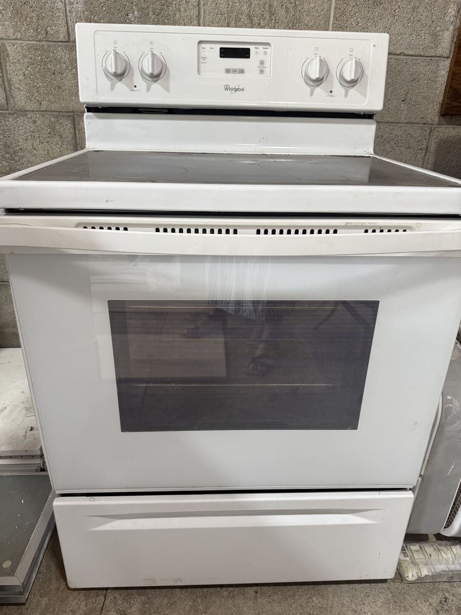 13 appliances! Ovens, microwaves, refrigerators, freezer chest and washer and dryer,