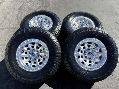 New Silver Fuel Covert 6x5.5 Nitto 285/70r17 Chevy