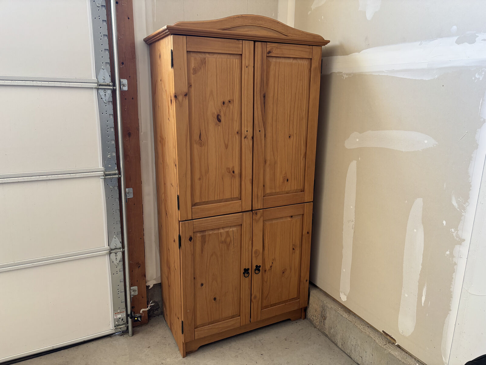 Entertainment Center/TV Cabinet