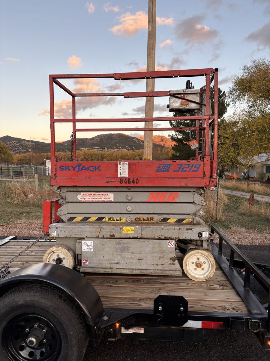 SkyJack Scissor Lift