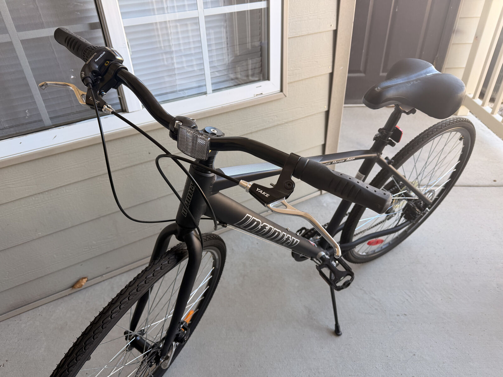 Hybrid Bicycle – Like New – $250 FIRM