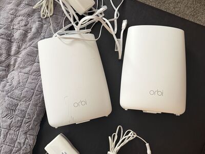Netgear orbi RBR50 V2 Router + Extender