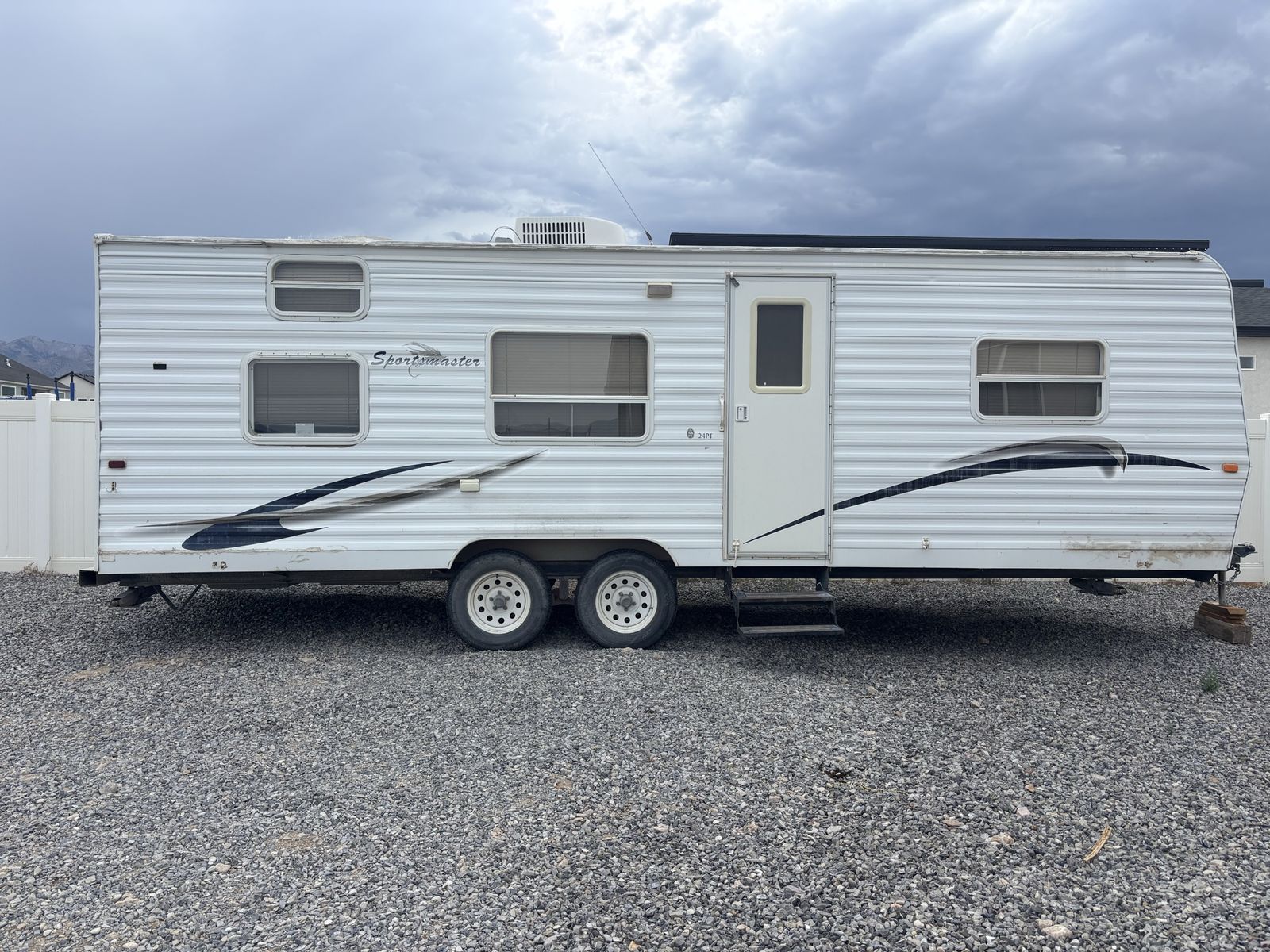 2007 Sportsmaster 24PT Bumper Pull Travel Trailer - Sleeps 6