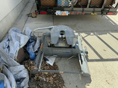 B&W Sliding Trailer Hitch Companion RVB3370 5th Wheel Hitch 20,000lb GTW