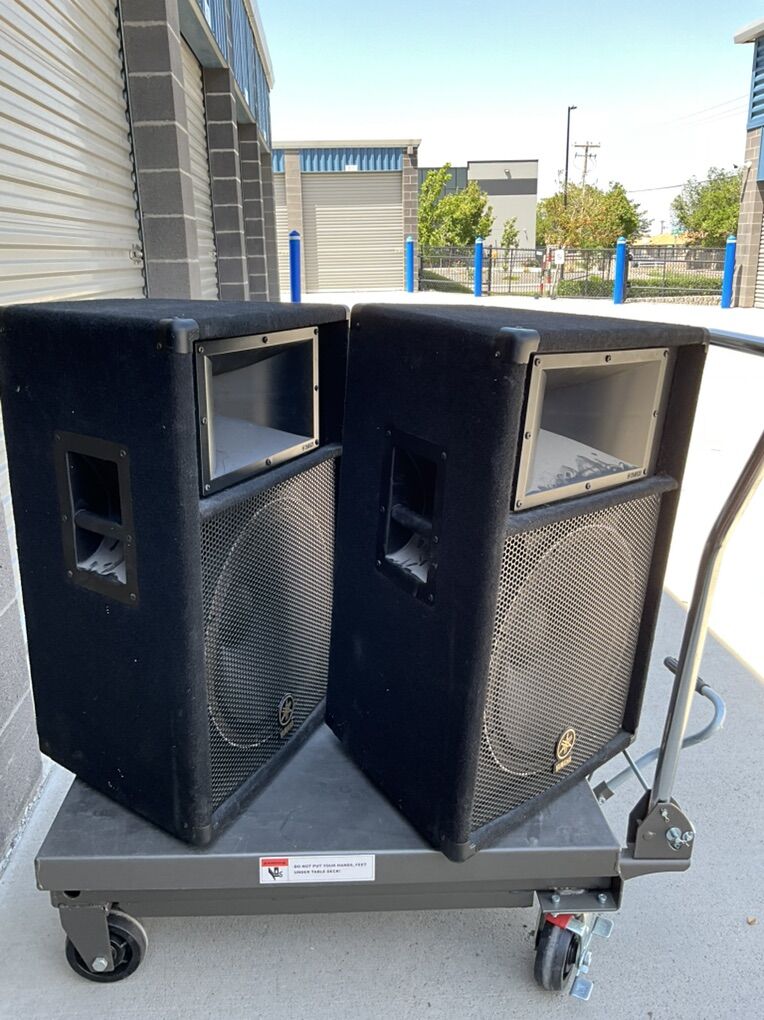 Yamaha S115 2-Way 500W Professional Speakers