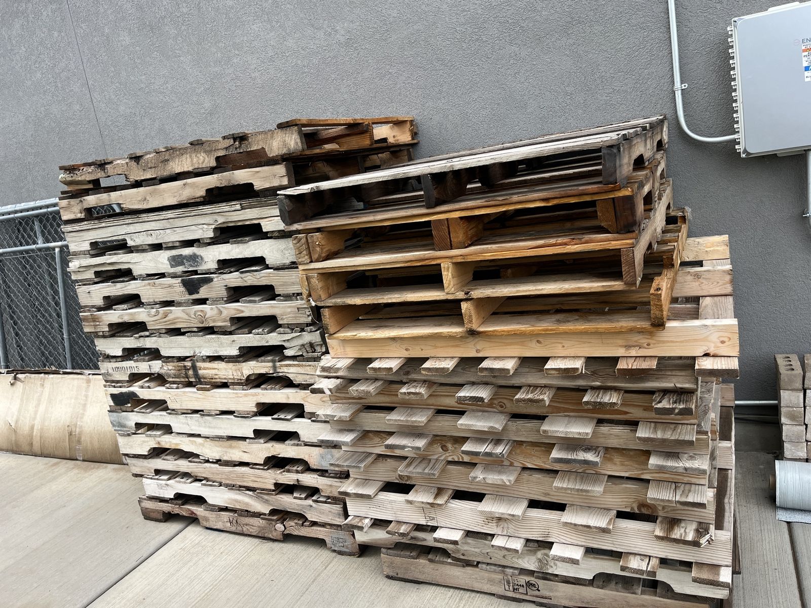 Free Wooden Standard Pallets - Used