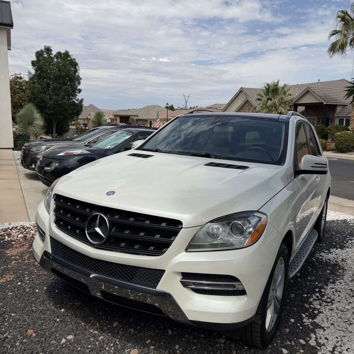 2013 Mercedes-Benz ML-350 - White with Beige Interior, great Condition