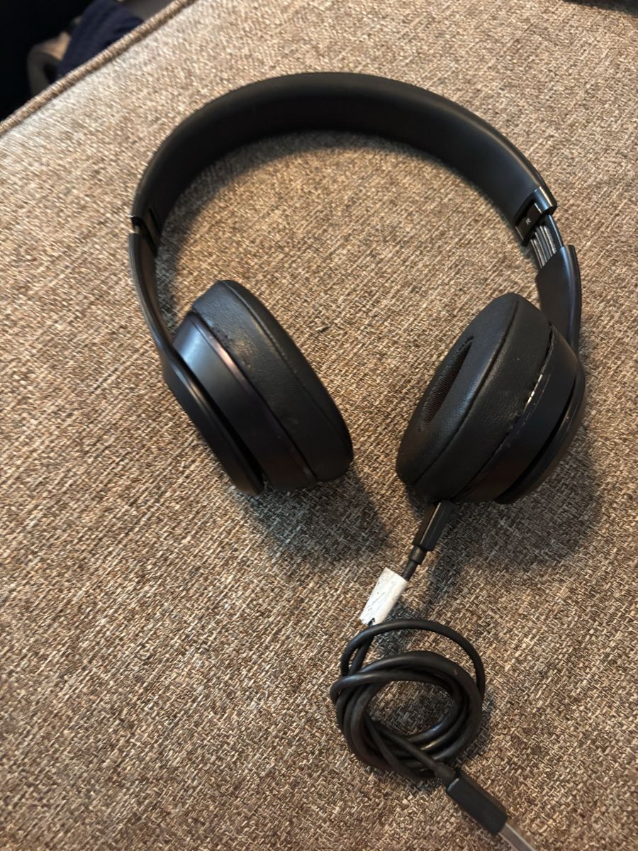 Nice beats Solo 3 Bluetooth Headphones