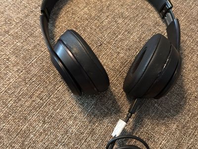 Nice beats Solo 3 Bluetooth Headphones