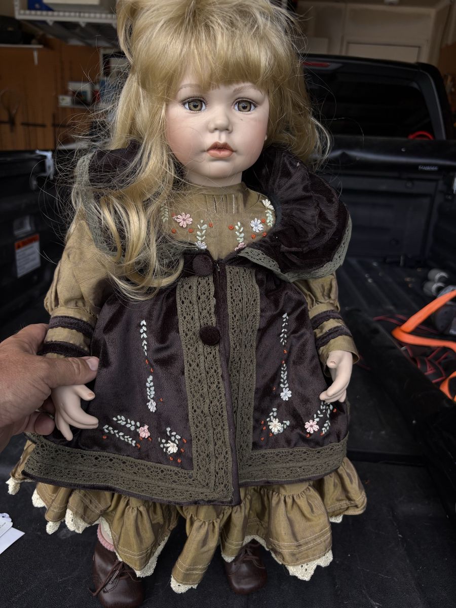 Vintage Porcelain Doll unknown brand with rose tattoo 0028/2000