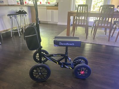 Knee scooter barely used in new condition