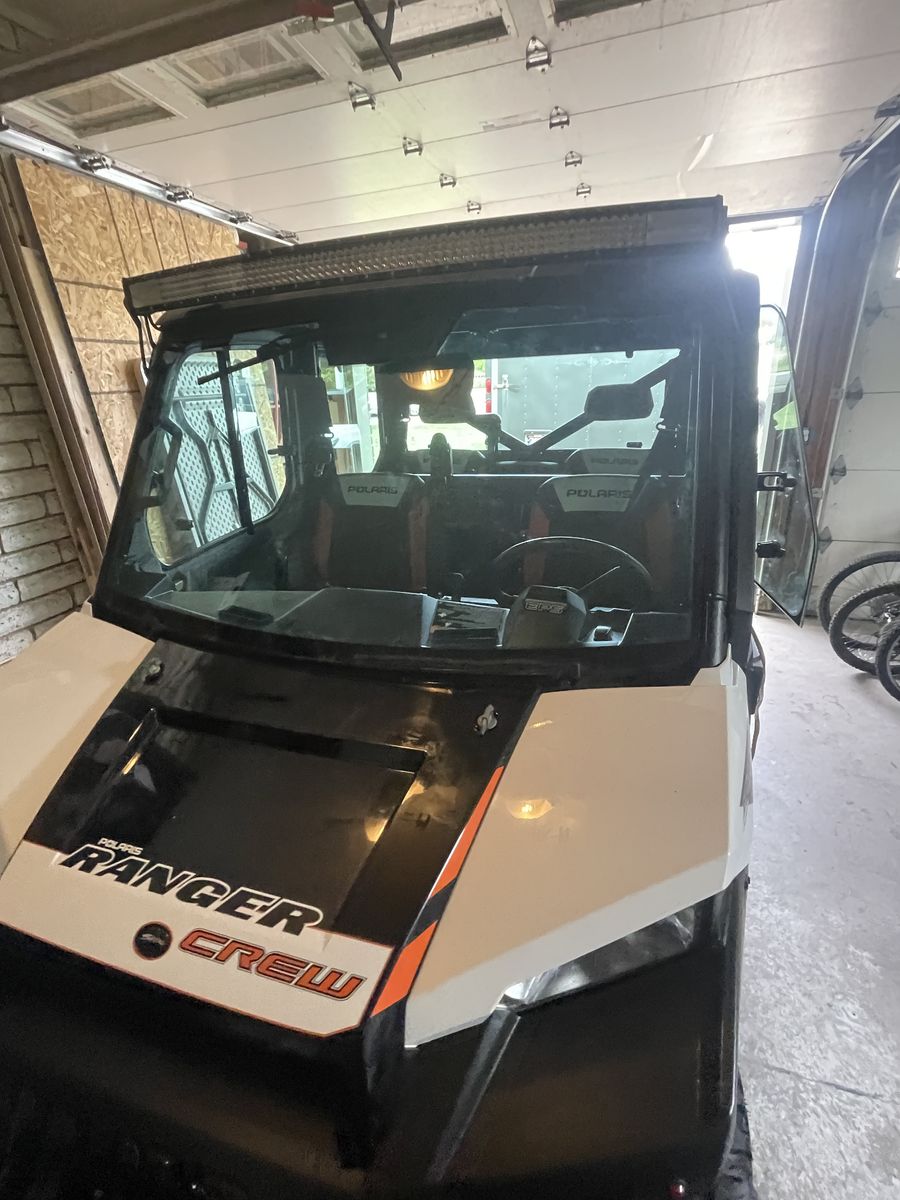 Polaris Lock and ride glass windshield 