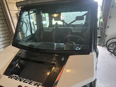 Polaris Lock and ride glass windshield