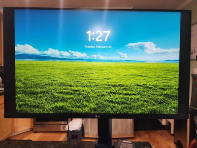 LG 32UN880-B 32" 4K Monitor w/ C Clamp Stand