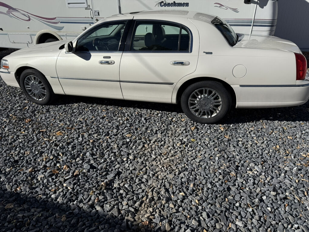 2007 LINCOLN TOWN CAR Signature Limited