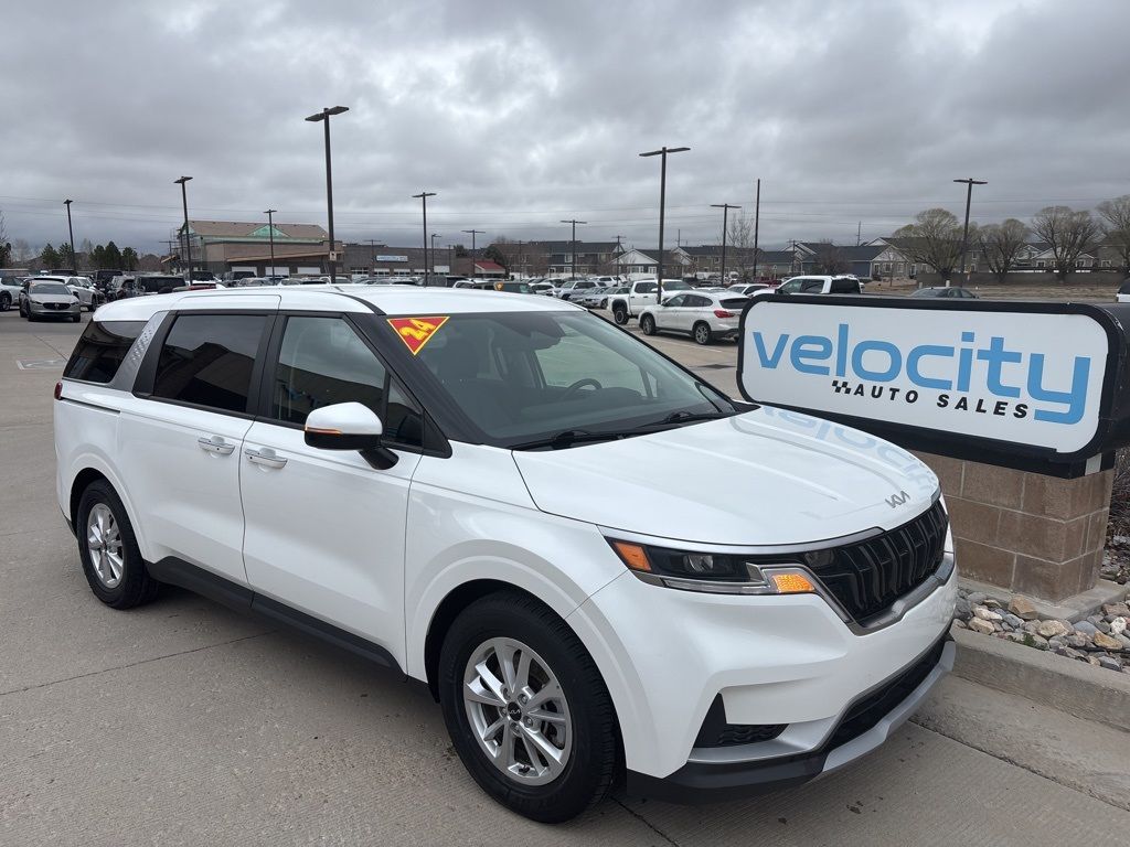 2024 Kia Carnival LX