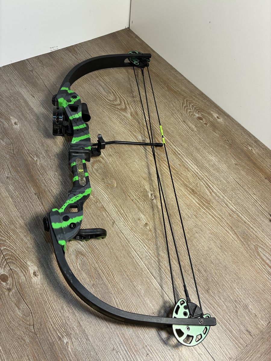 Barnett Tomcat 2 Youth Compound Bow - Green Camo
