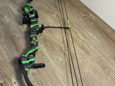 Barnett Tomcat 2 Youth Compound Bow - Green Camo