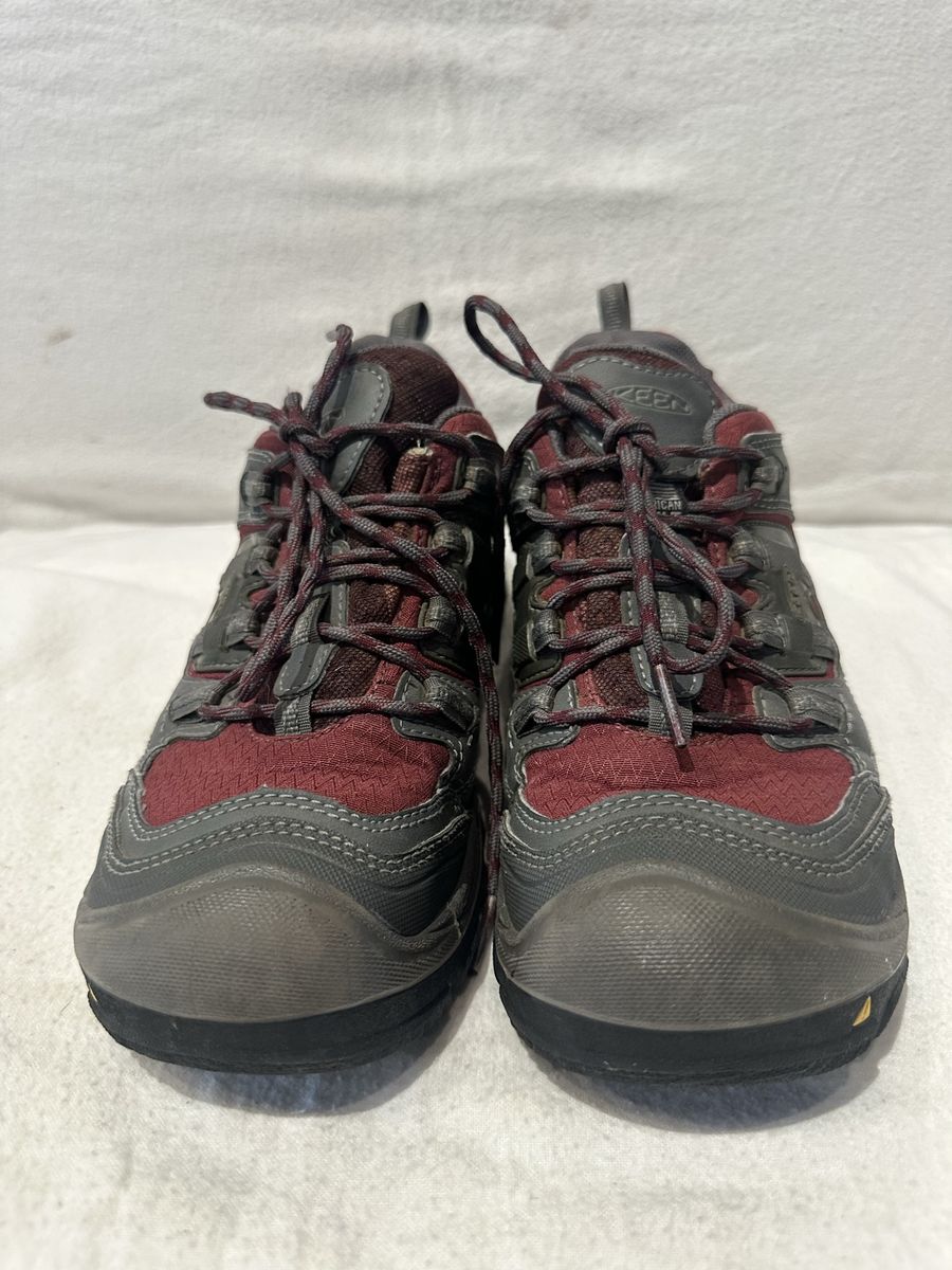 Keen women’s size 7.5 grey/maroon waterproof, leather and textile mid hiking boots