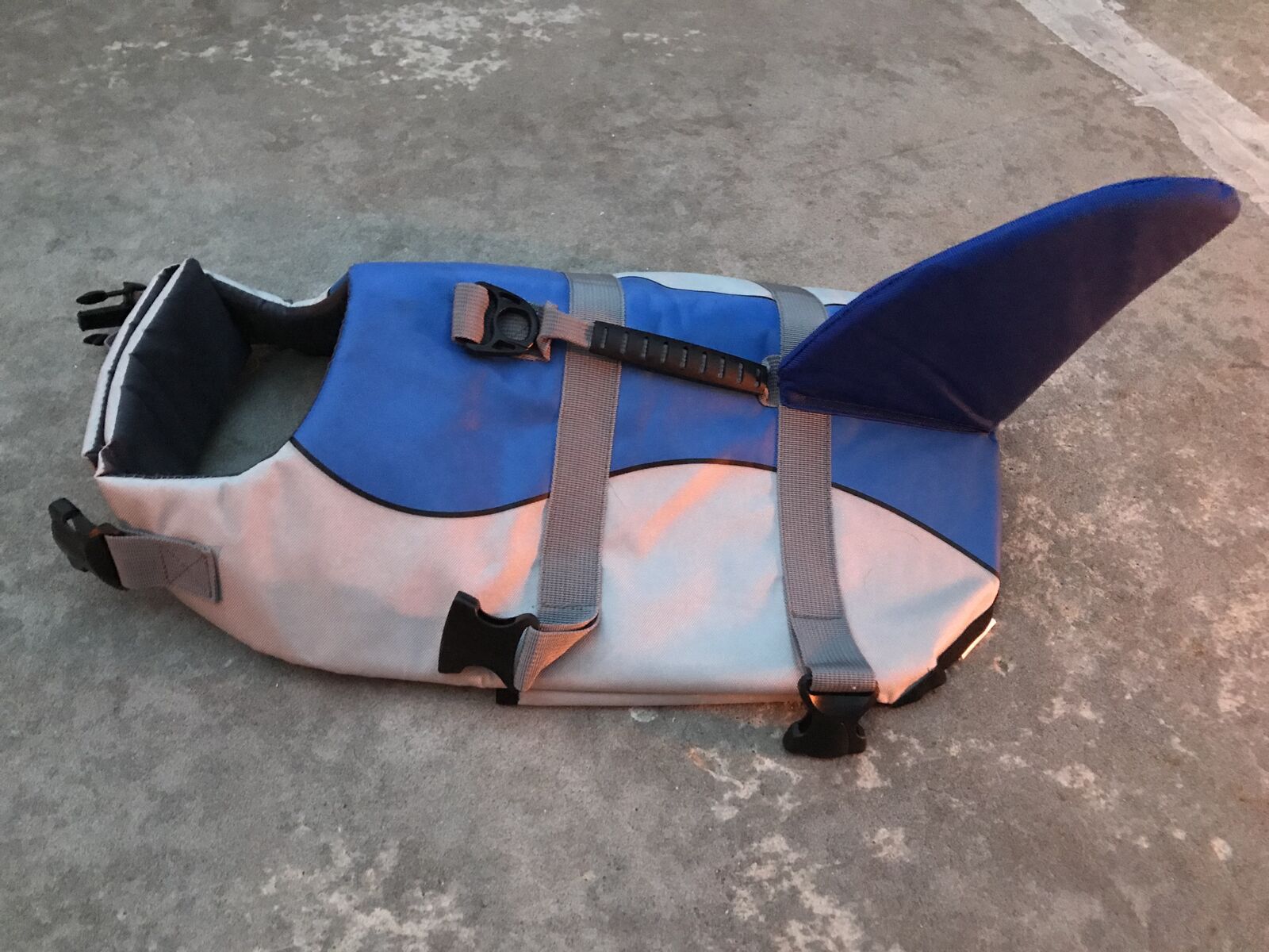 Outward hound dog life vest small med or large SWIM VEST ONE WITH SHARK FIN