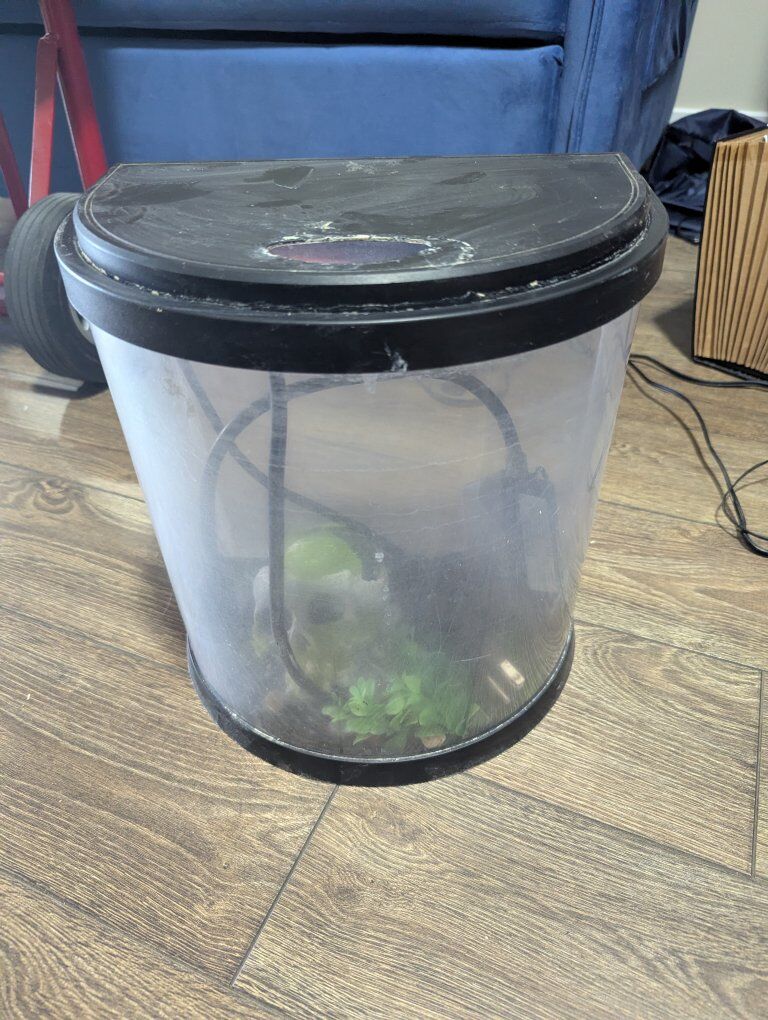 3.5 Gallon Half Moon Fish Tank